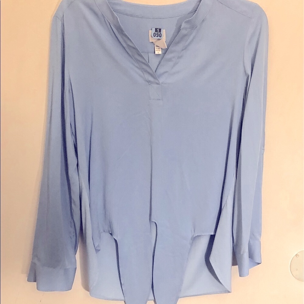 Woman’s Chico’s  blue tie in the front top size Small